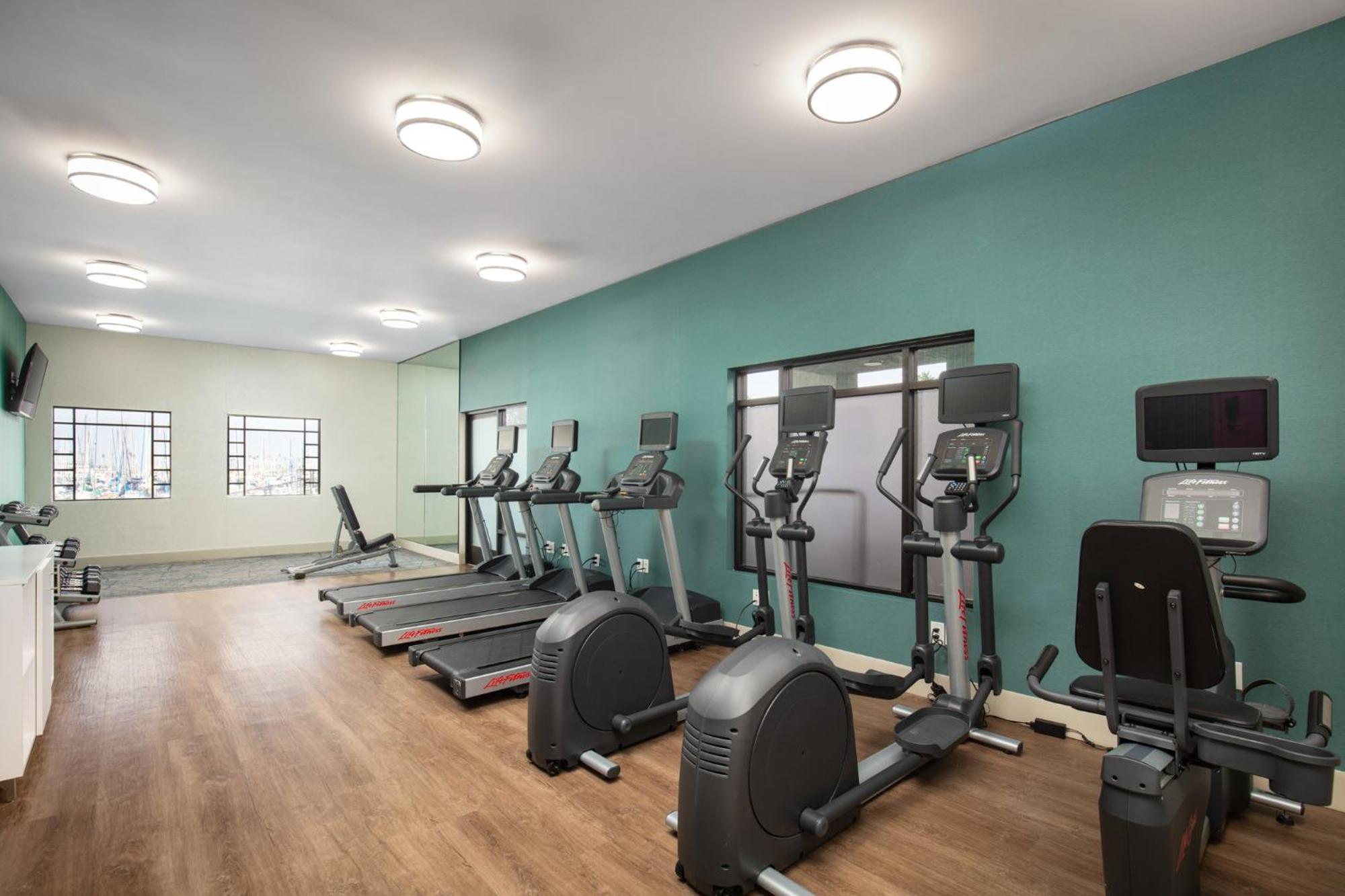 Holiday Inn Express Hotel & Suites Ventura Harbor By Ihg Экстерьер фото